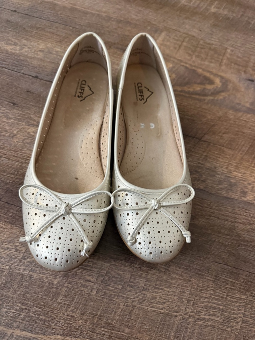 Cliffs by WHITE MOUNTAIN Cream Perforated Ballet Flats with Bow - Picture 2 of 6